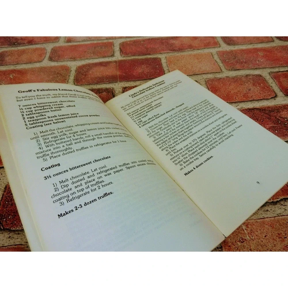 My Favorite Homemade Chocolate Recipes Cookbook by Violet Rutherford Vtg‎ 1988